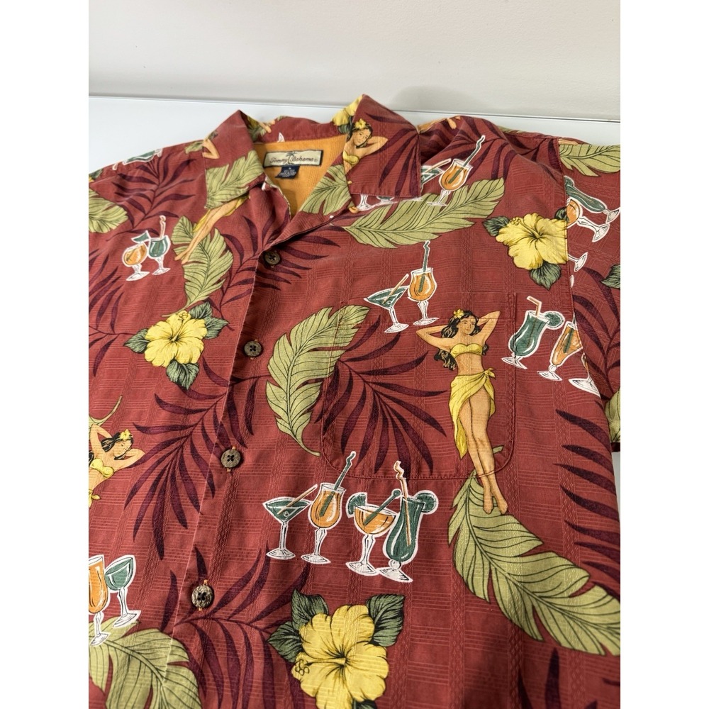 Mens Tommy Bahama 100% Silk Button Up Hawaiian Shirt Size Medium Floral Drinks
